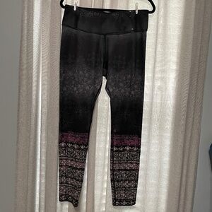Calia by Carrie Underwood leggings size large washed medallion orchid